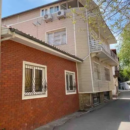 Ozzy Homes Apartment *